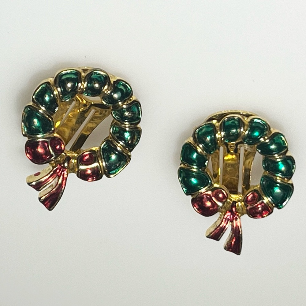 Vintage Gold Tone Red Green Enamel Christmas Wreath Clip On  Earrings